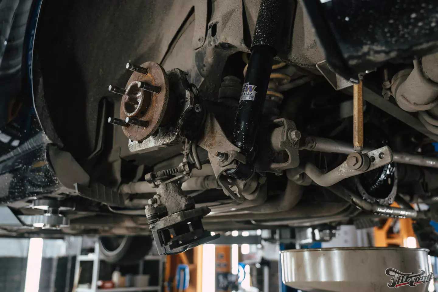 Техническое обслуживание Ford Mustang, установка усиленной тормозной системы, окрас и керамика дисков